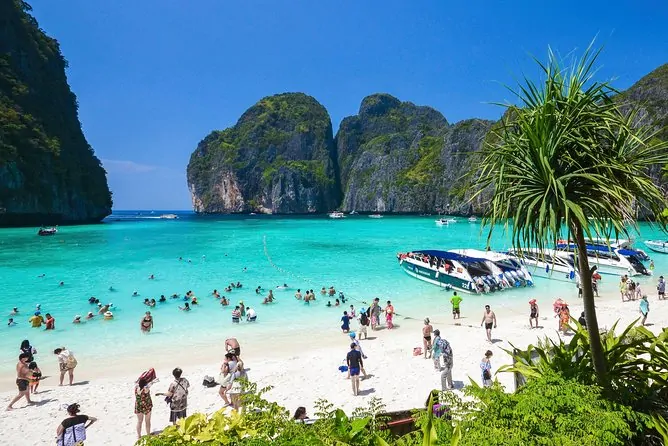 Unveiling the Wonders of a Phi Phi Island Tour